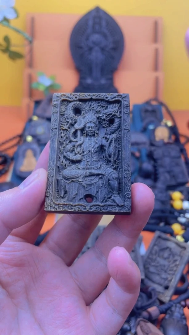 【闪购商品】贡木把件白棋楠八大守护神不动明王（鸡）