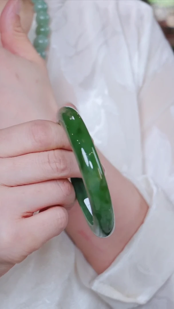 和田玉（碧玉）手镯未镶嵌157【黑点】圈口61-62