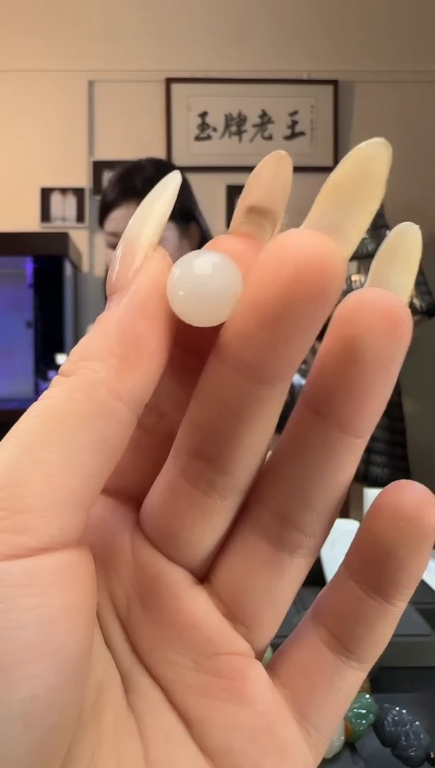 颈饰未镶嵌和田玉绿**Z白玉单珠