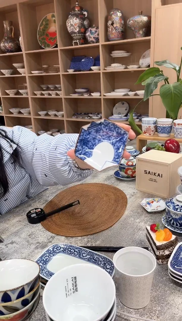 【闪购商品】瓷片O-34 染錦唐草 折紙型手塩皿