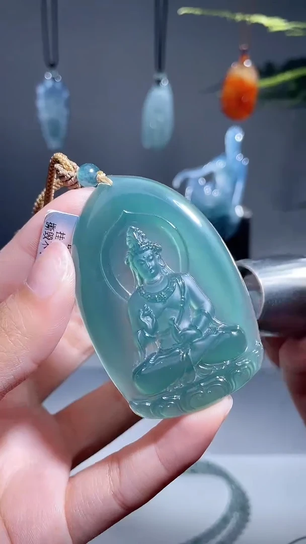颈饰未镶嵌翡翠观音
