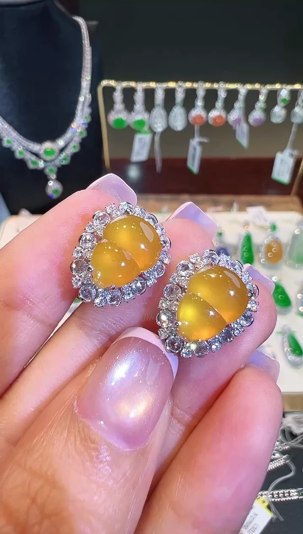 18K金镶嵌翡翠耳饰翡翠