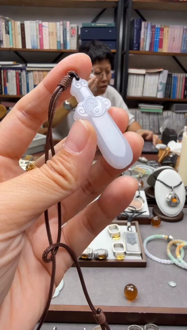 颈饰未镶嵌翡翠听**️仿古剑吊坠