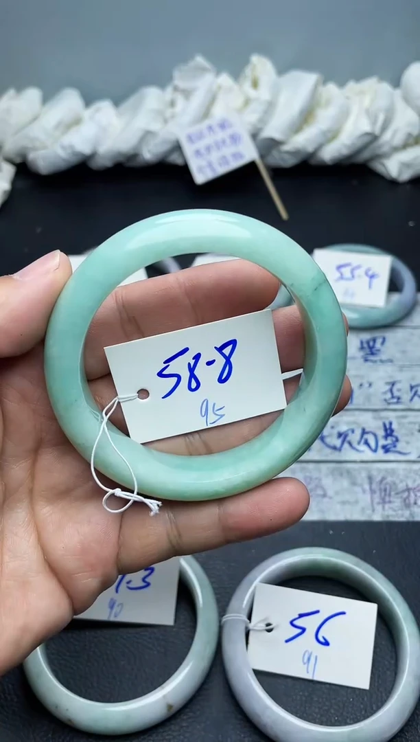未镶嵌手镯翡翠95