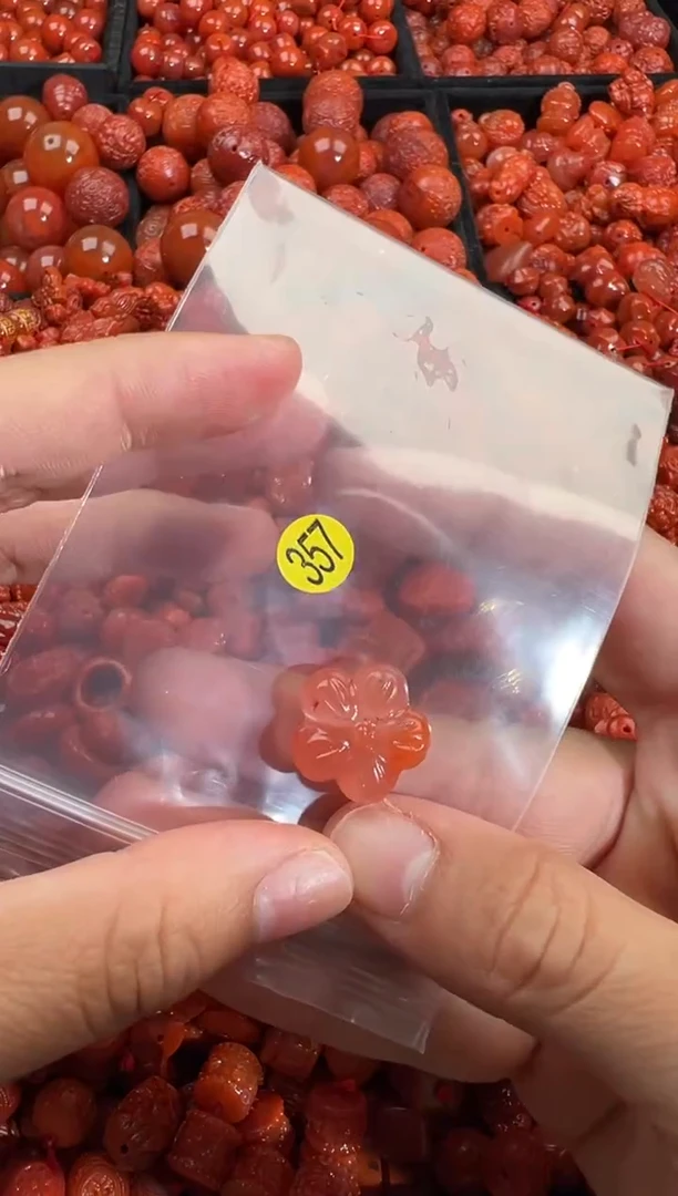 南红玛瑙未镶嵌颈饰1