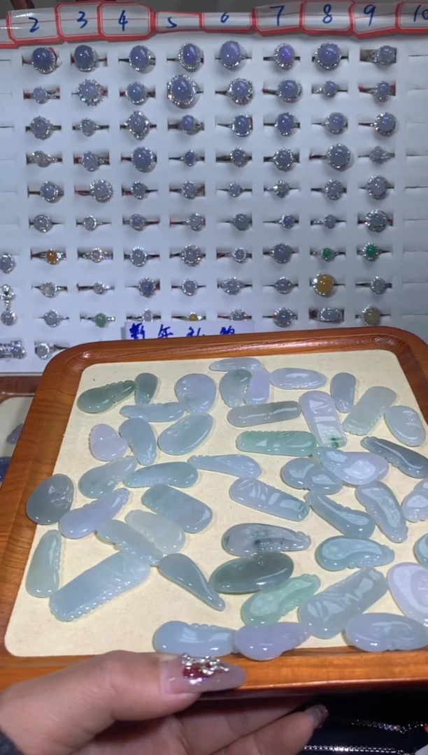 【闪购商品】翡翠吊坠(不含链)未镶嵌天然a货翡翠（多样性发其一）