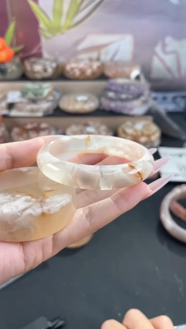 未镶嵌手镯石英质玉56