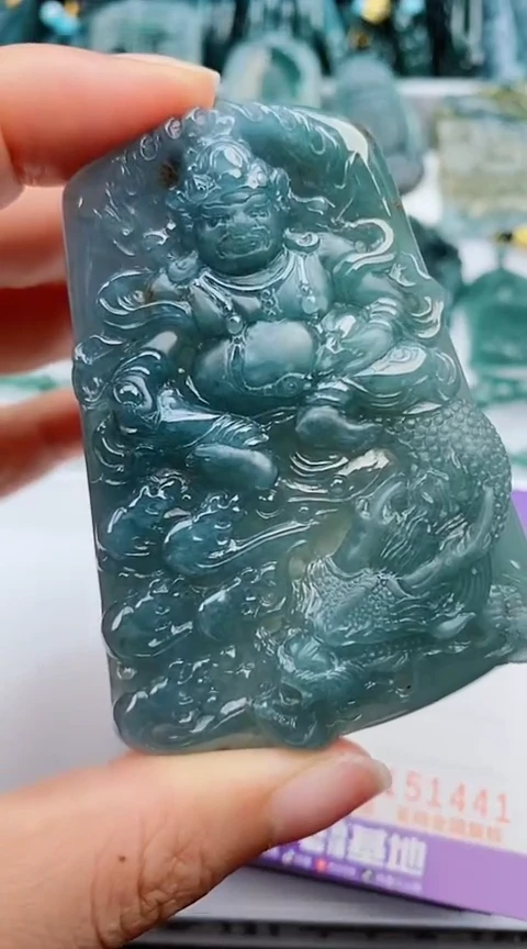 翡翠未镶嵌颈饰