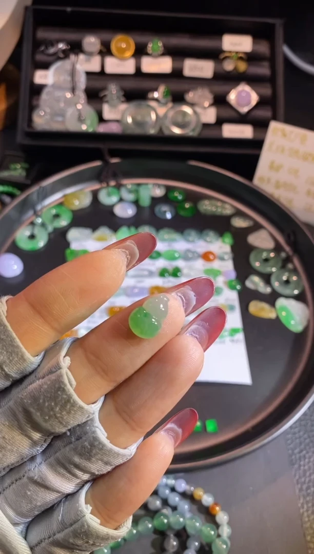 【闪购商品】翡翠挂件未镶嵌葫芦