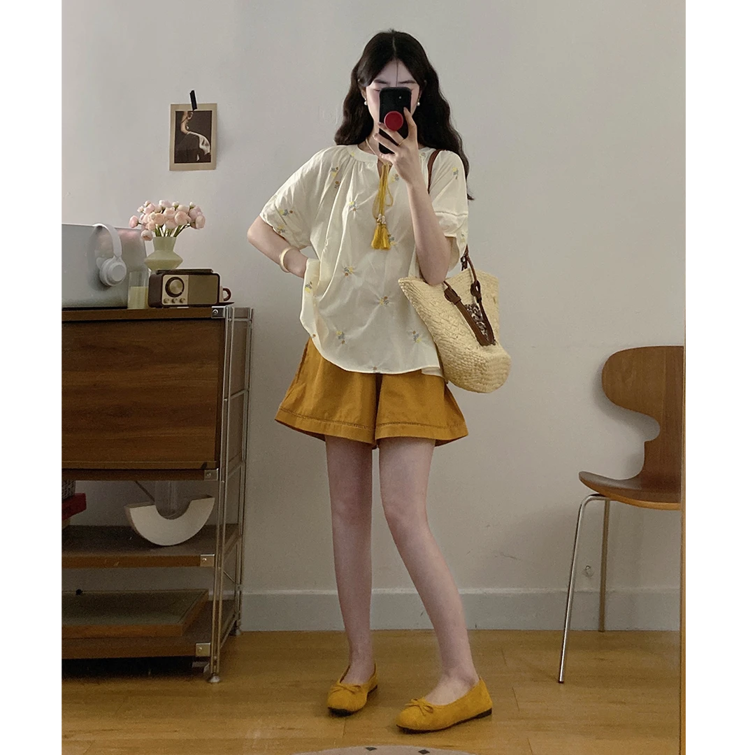 大码洋气甜美刺绣衬衫减龄显瘦上衣+短裤两件套女