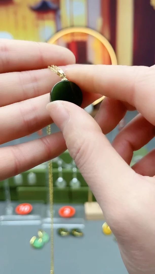 颈饰未镶嵌和田玉（碧玉）碧玉圆牌