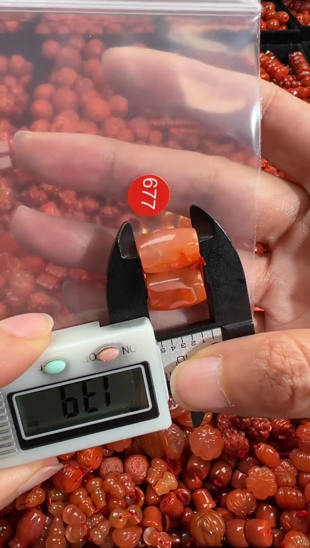 南红玛瑙未镶嵌颈饰1