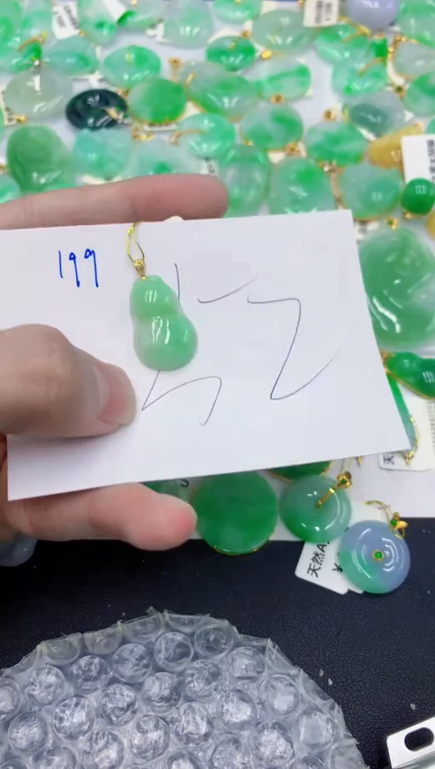 颈饰18K金镶嵌翡翠111111