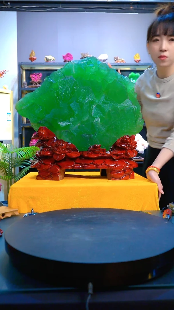 石材颜色漂亮，造型奇特