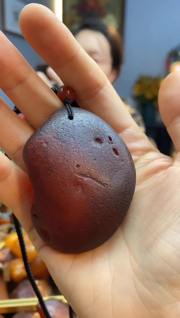 未镶嵌颈饰琥珀吊坠