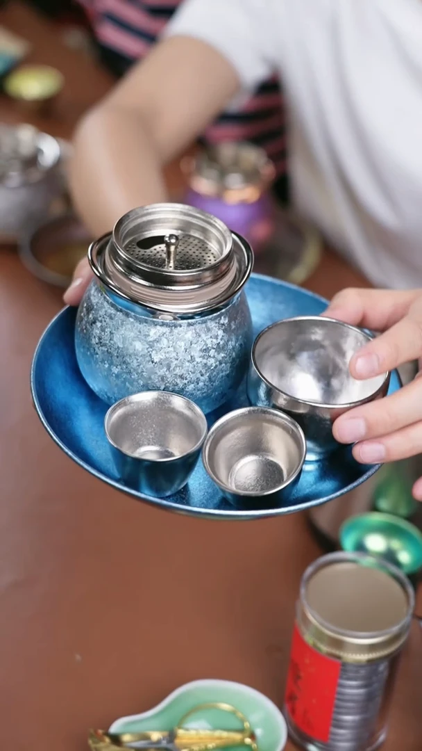 钛辉常配 纯钛福禄宝瓶+钛盘 蓝 搭配蓝色盘子