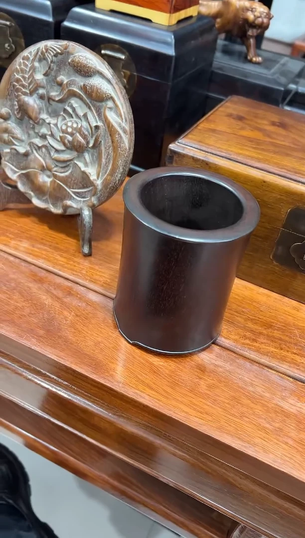 紫檀木三留足小笔筒