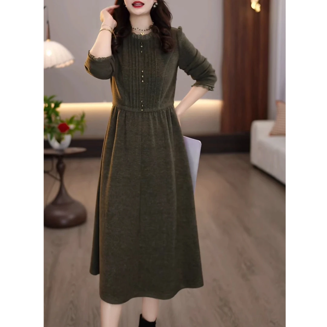 朵诗尼2025冬款橄榄绿时尚气质简约精致宽松温柔优雅显瘦连衣裙