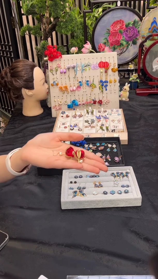 织绣。****8非遗手工苏绣饰品