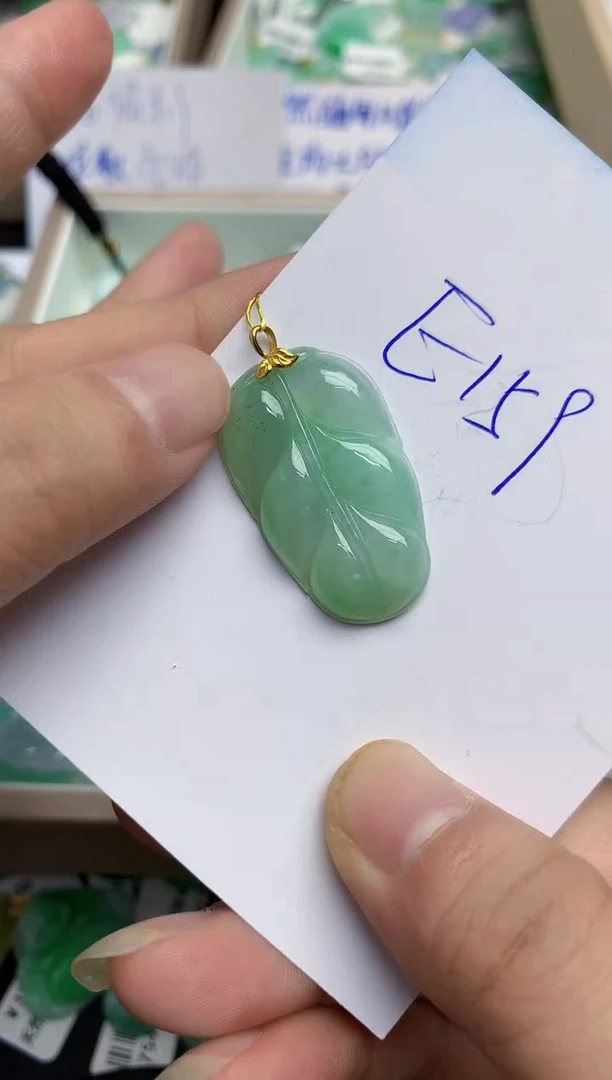 翡翠18K金镶嵌颈饰0000000000