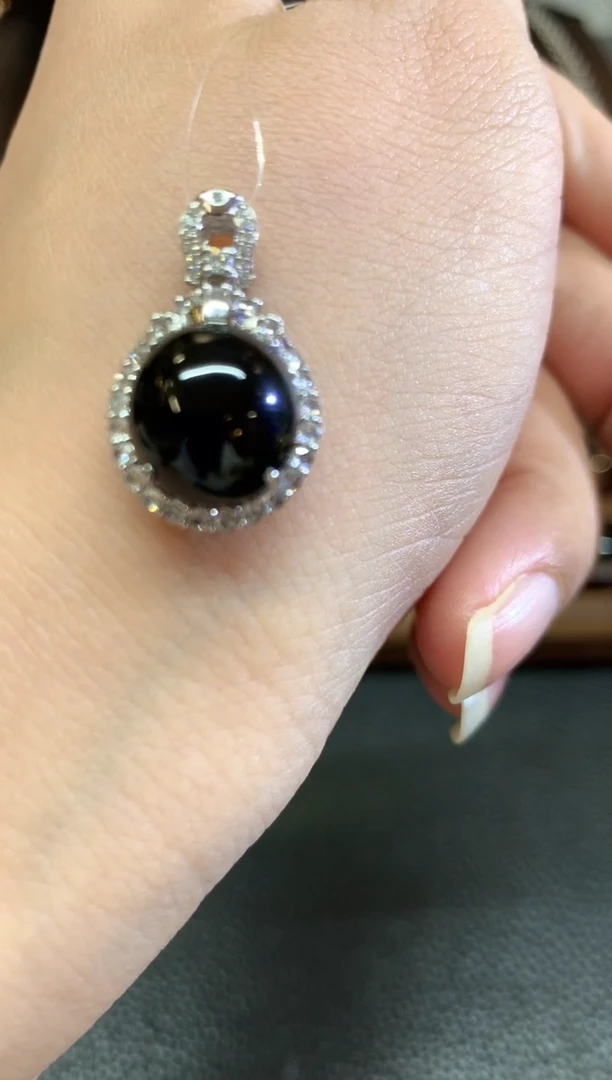 吊坠(不含链)18K金镶嵌翡翠z79不退换