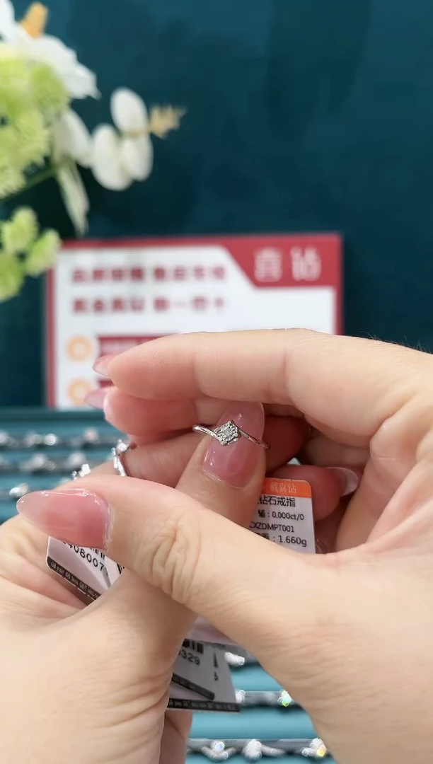 戒托铂Pt950镶嵌钻石3分/14圈