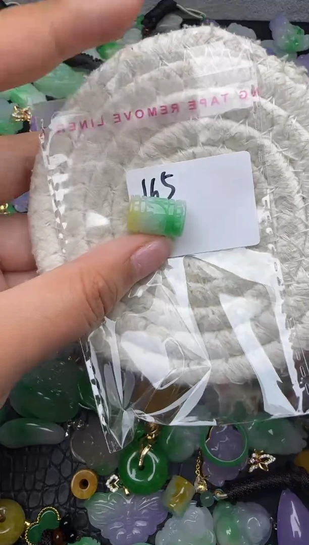 颈饰未镶嵌翡翠缅甸翡翠吊坠