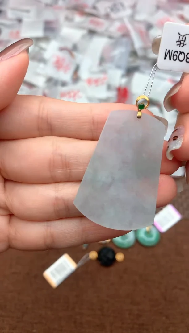 18K金镶嵌挂件翡翠—