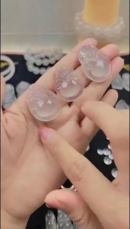 颈饰未镶嵌石英质玉财神