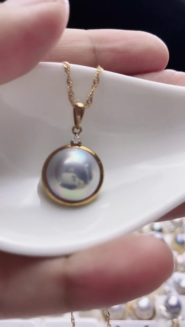 18K金镶嵌颈饰拼合珍珠（马贝珠）海水马贝吊坠