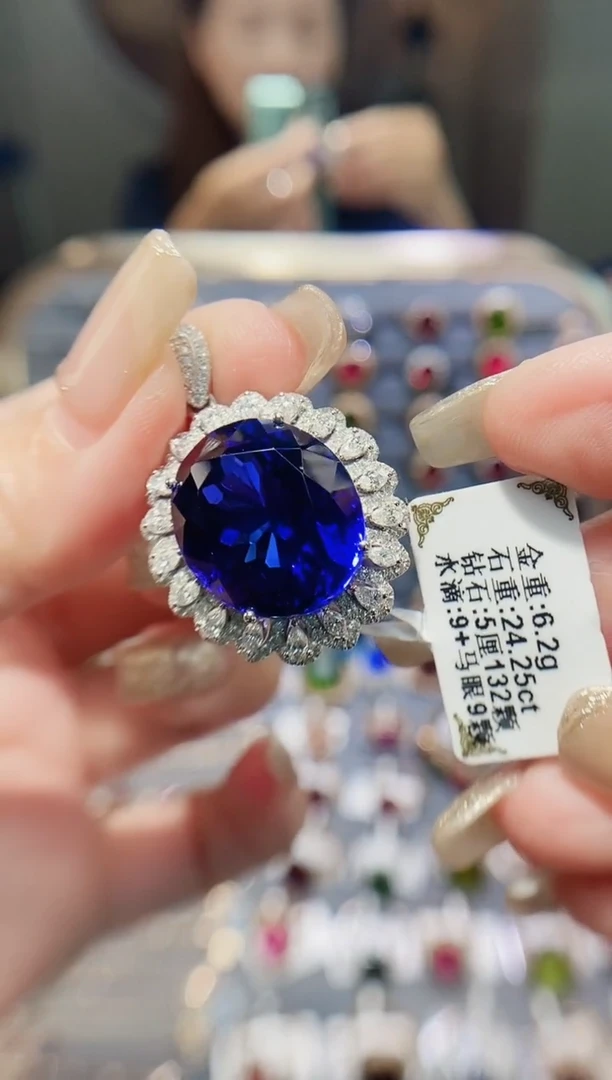 18K金镶嵌颈饰坦桑石24.25.