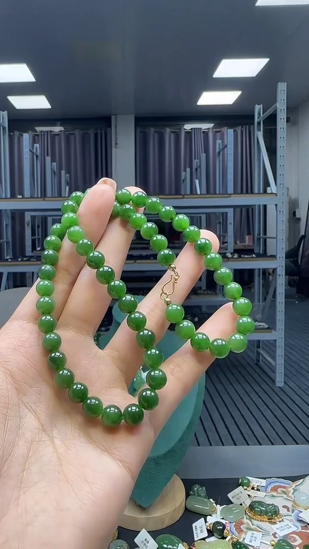 18K金镶嵌和田玉挂件1