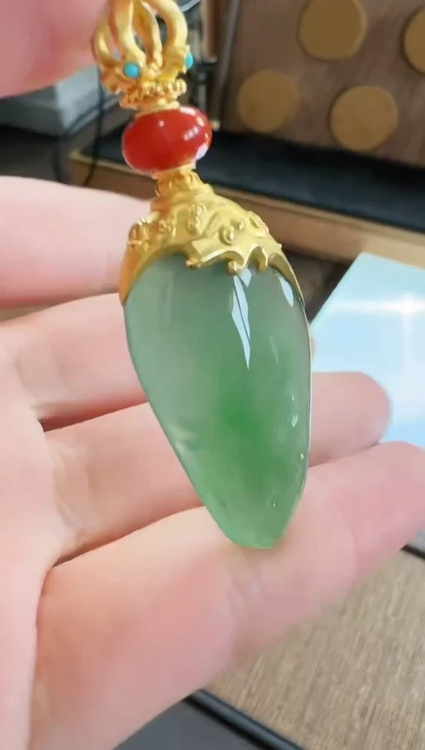 吊坠(不含链)18K金镶嵌翡翠吊坠