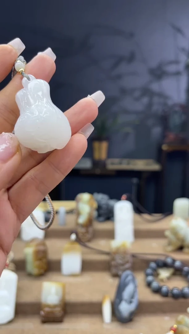 颈饰未镶嵌和田玉1