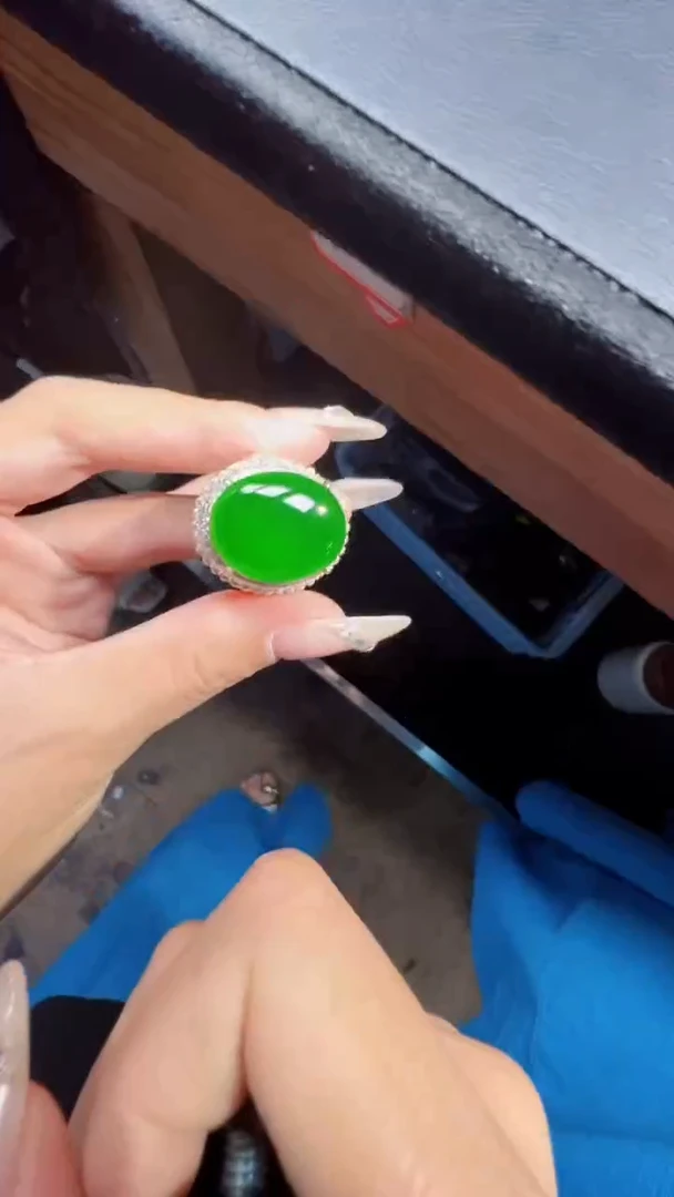 未镶嵌定制翡翠翡翠A货有轻微色差属于正常现象，蛋面多样性发货1