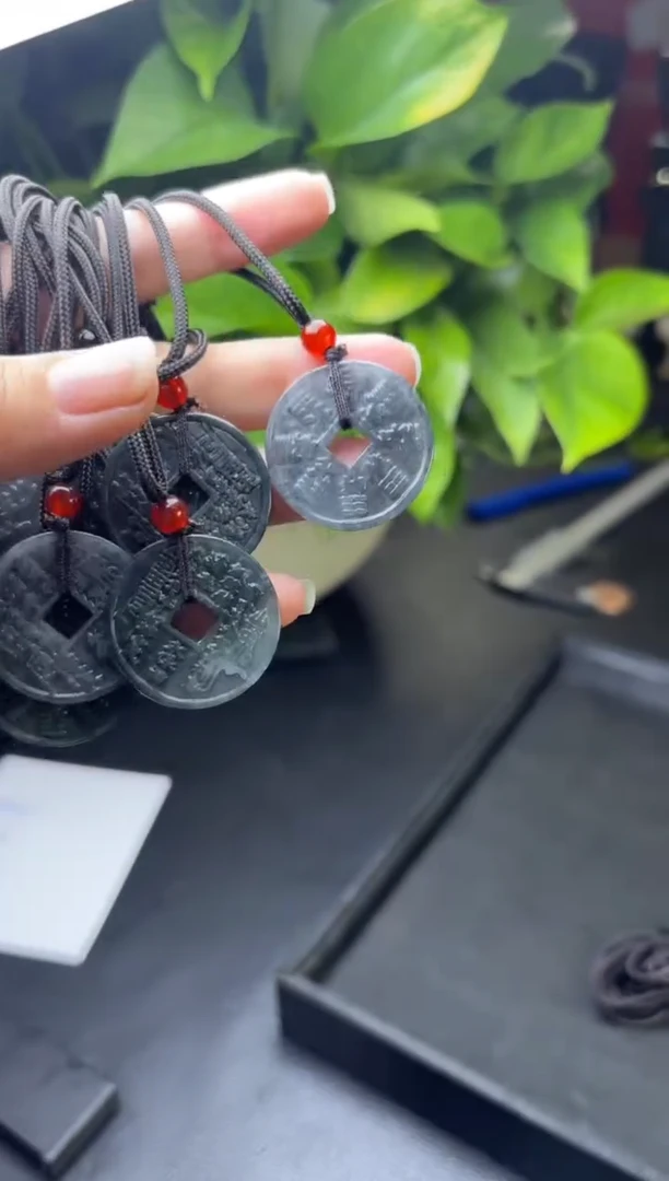 翡翠挂件未镶嵌多样性发一件山鬼