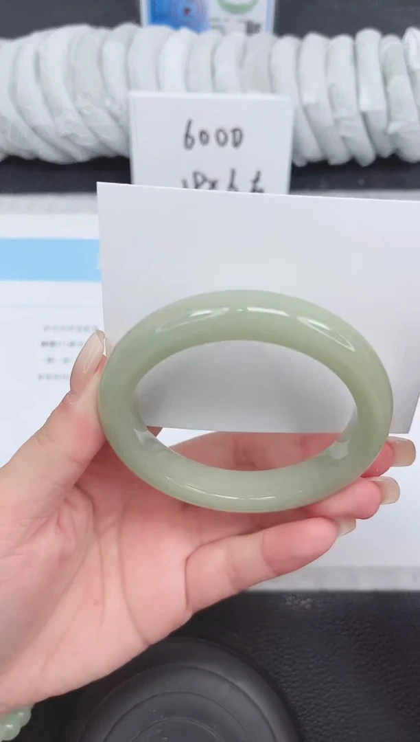 未镶嵌手镯石英质玉126-60