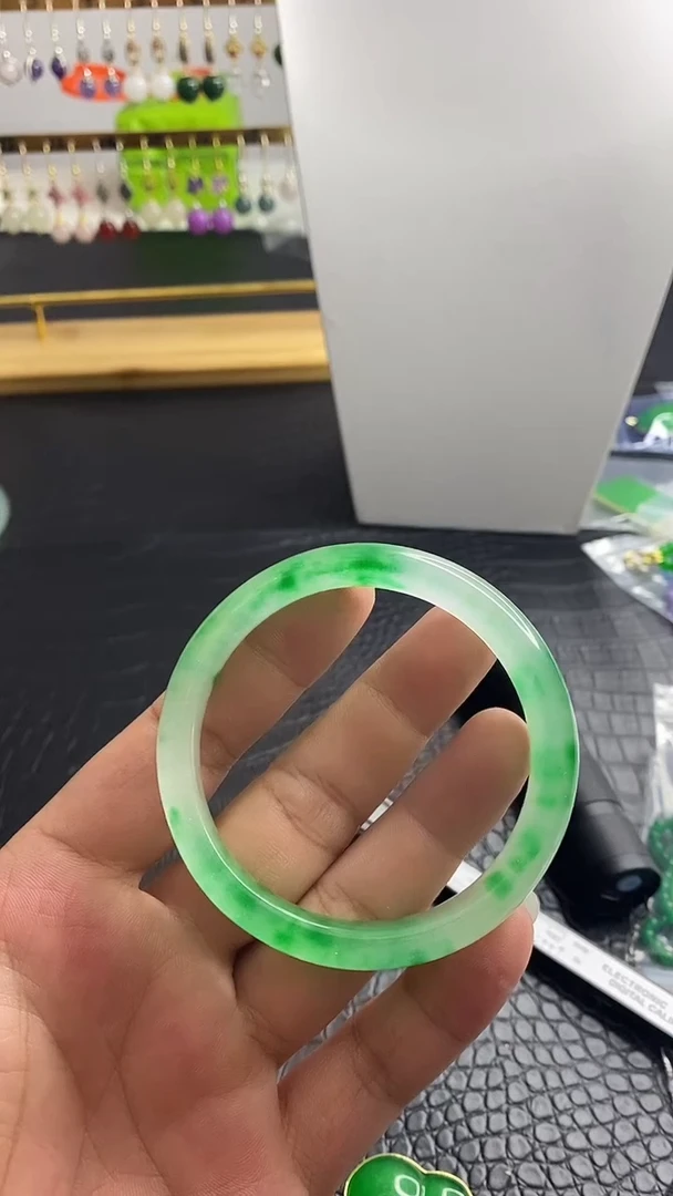 未镶嵌手镯翡翠K022