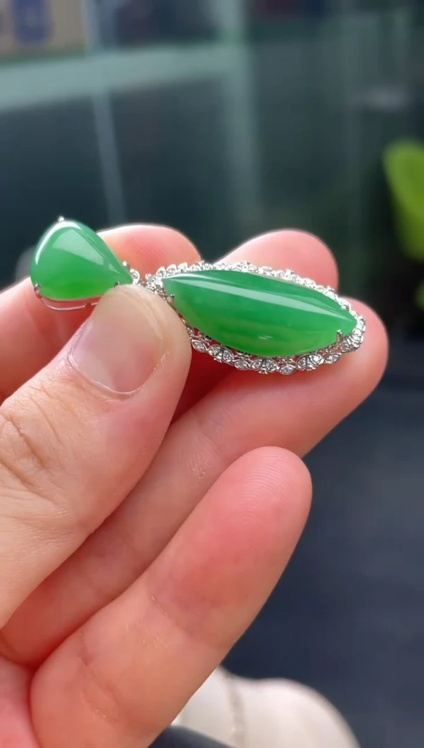 颈饰18K金镶嵌翡翠7.......