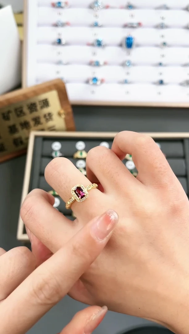 【闪购商品】石榴石戒指银S925镶嵌A003