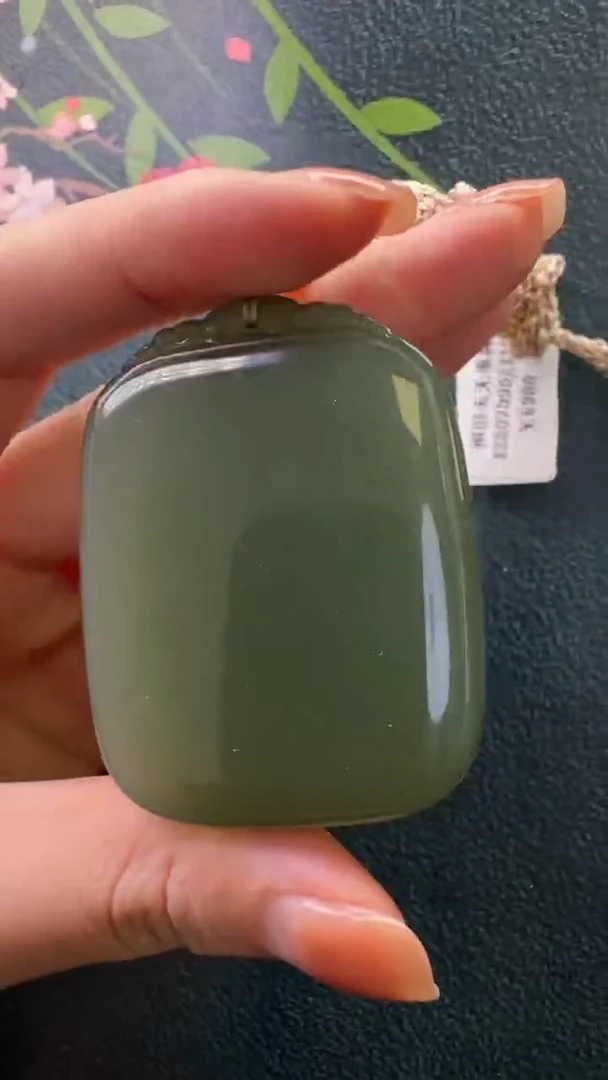 和田玉未镶嵌颈饰吊坠