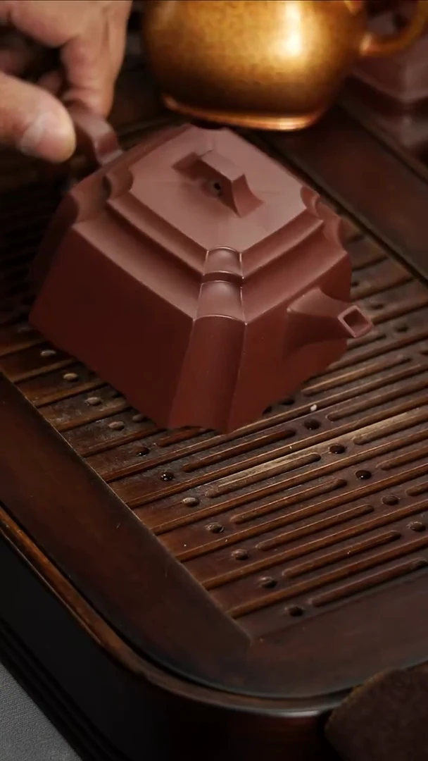 茶壶紫砂宜兴紫砂紫泥抽角四方200毫升