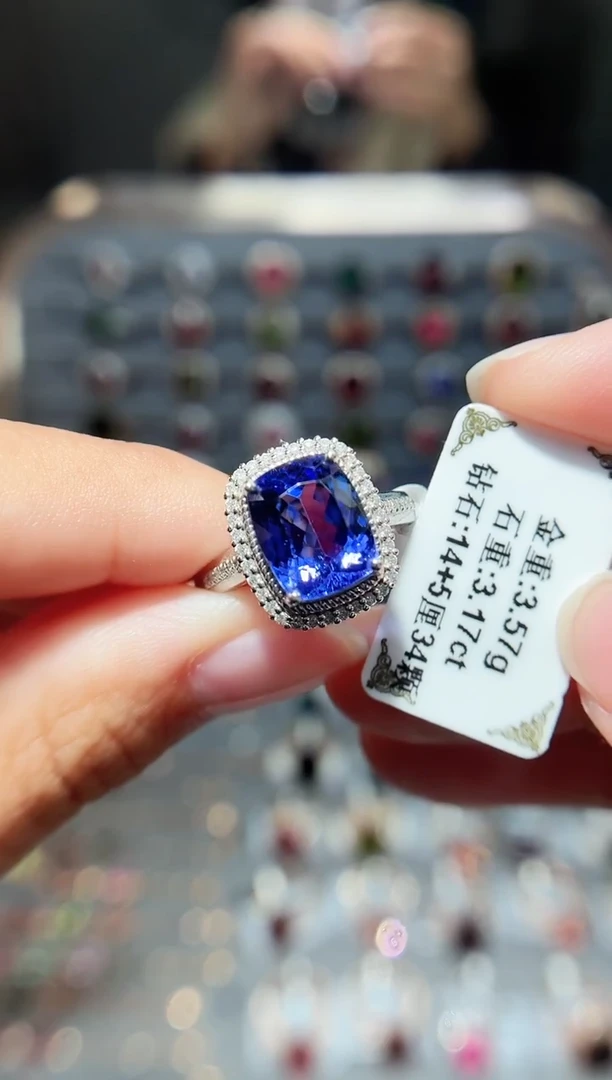 18K金镶嵌戒指坦桑石3.17.