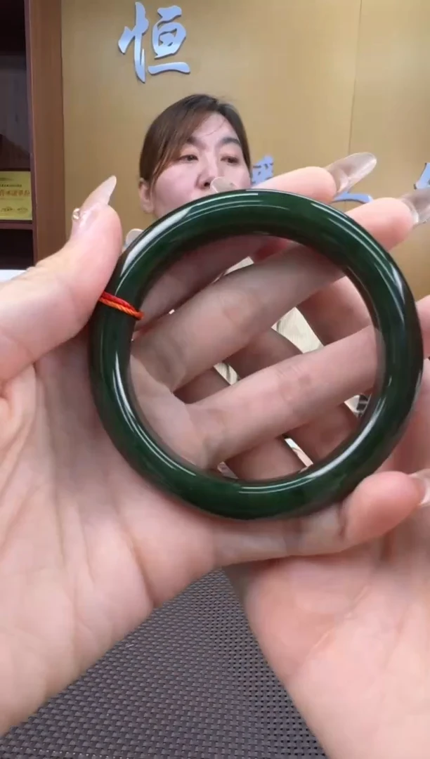 【闪购商品】和田玉手镯未镶嵌57