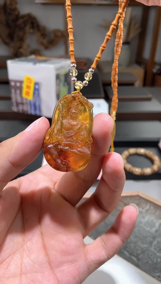 琥珀颈饰未镶嵌不动明王