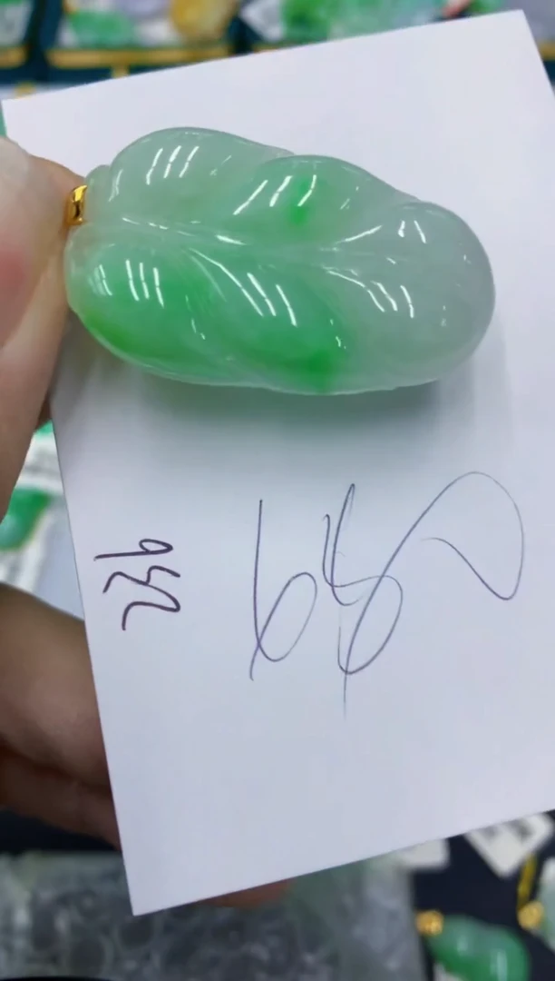 翡翠18K金镶嵌颈饰1111111111
