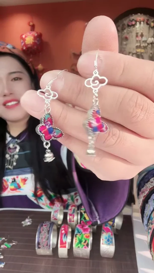 织绣手工苗绣刺绣饰品55