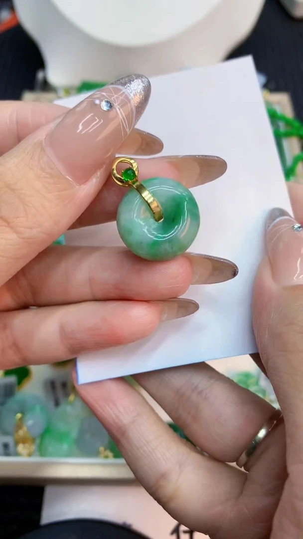 翡翠未镶嵌颈饰1