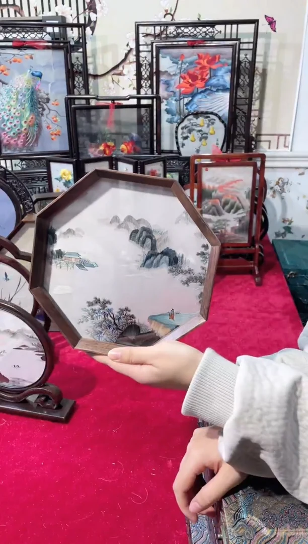 织绣精品手工刺绣苏绣，实木框摆台24