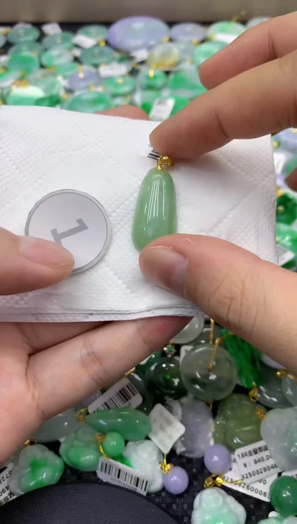 颈饰未镶嵌翡翠天然缅甸翡翠A货